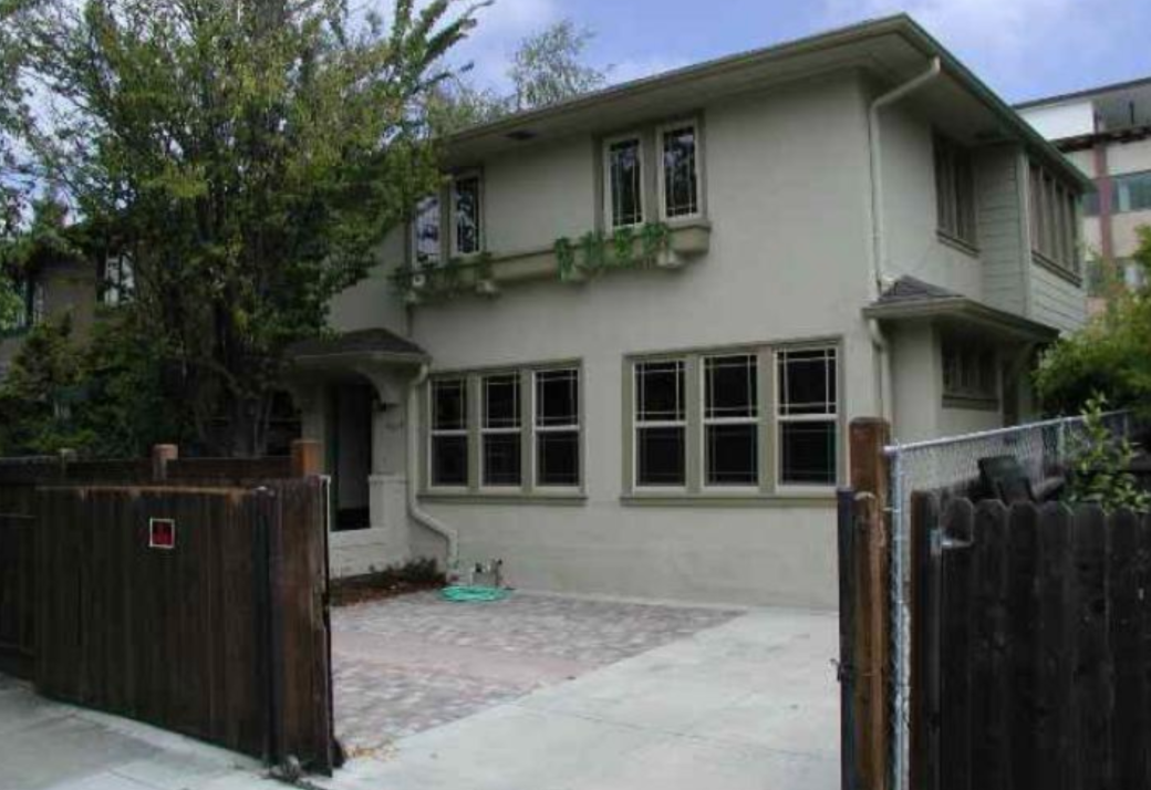 Shira’s home before the outdoor transformation